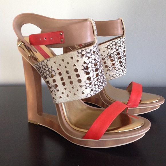 bcbgmaxazria wedge shoes